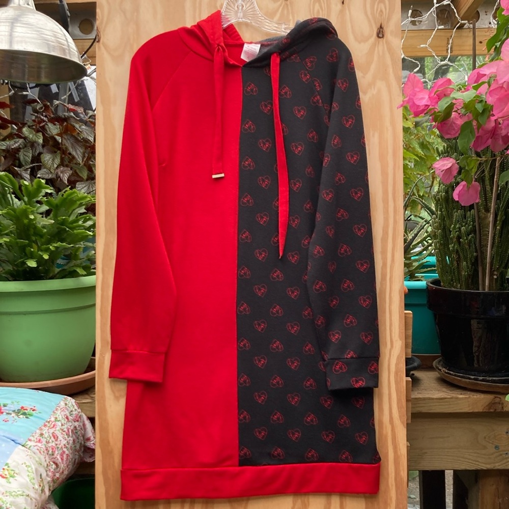Red and Black Heart Pattern Hoodie Dress/Tunic, Size XL (15-17)